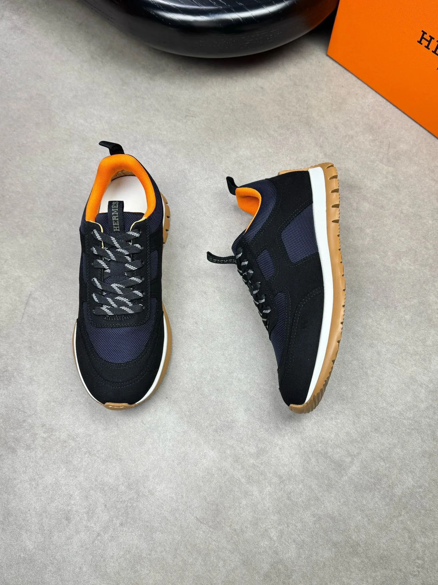 [HERMES] Hermès men's shoes 💰680💰 - high-end quality original items 🔍🔍🔍 casual sports shoes - upper: 🔝 suede environmentally friendly leather, brand high mercerized canvas body with forged ´H´ totem, tongue webbing injection molded brand logo - lining: brand canvas, foot pads; water-dyed cowhide -Outsole: ultra-light T men's shoes 💰U foam; two-color molded outsole -Ultra-high quality control, fine workmanship: highlighted (high-end, extravagance, grade) -Size: 39-44 (38, 45, can be customized)